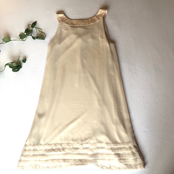 Pretty little silky shift dress. simple and effortless - Picture 5 of 5
